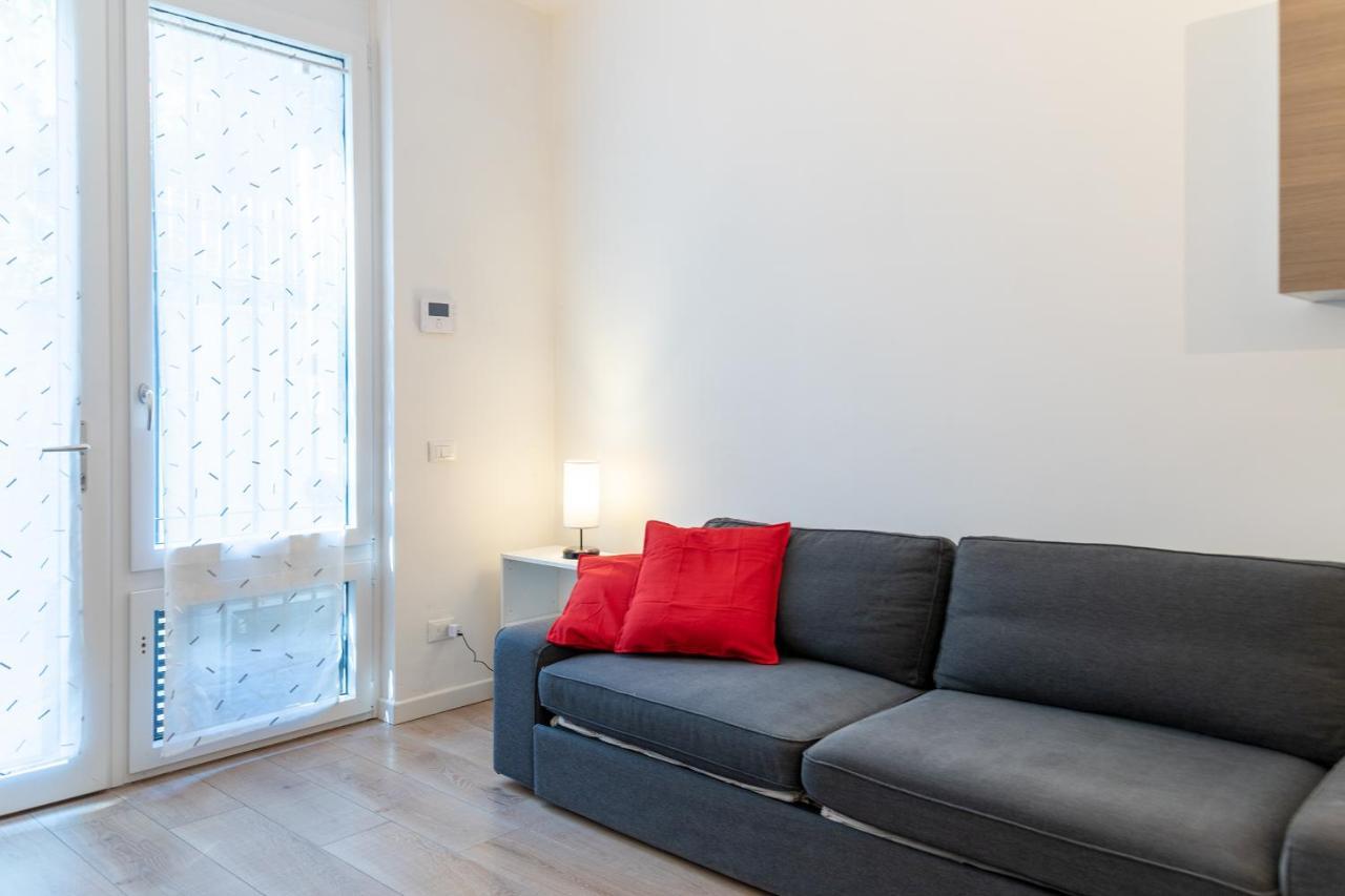 City Centre Apartment - 10 Minutes To Duomo - Free Wifi E Netflix Milão Exterior foto